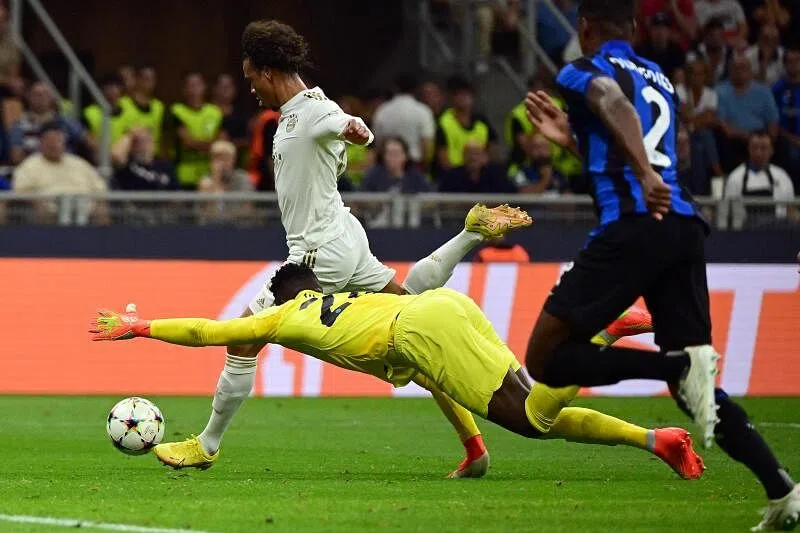 萨内（左）为拜仁取得第一个进球。（法新社）