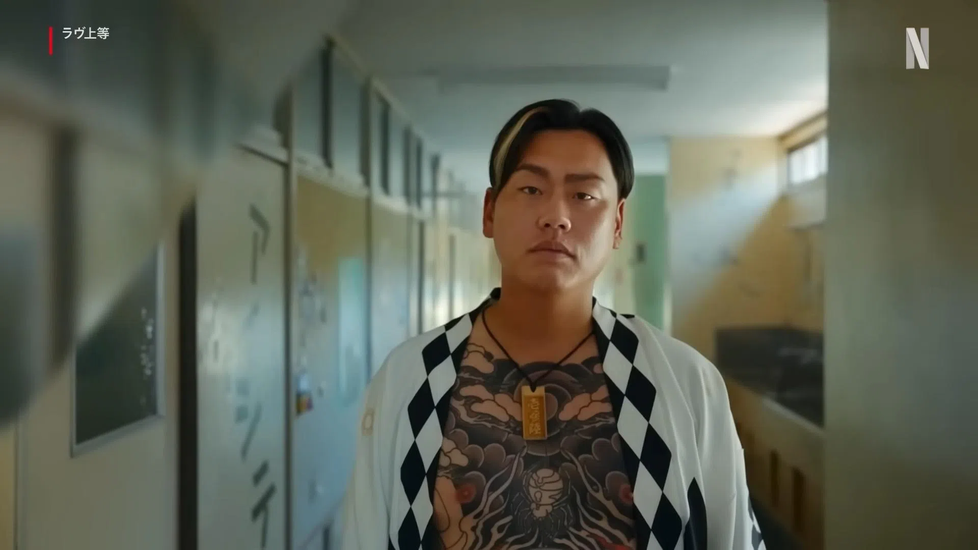 男嘉宾的形象类似社会的小混混，为节目增添真实感。（视频截图）