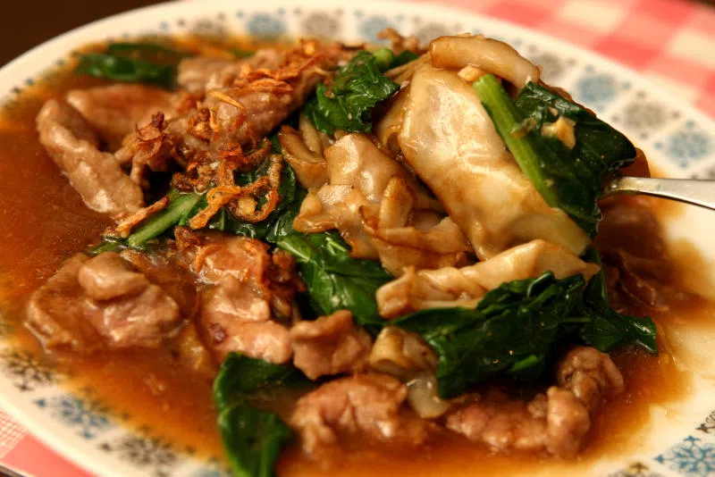 太子咖啡座的招牌菜牛肉河粉。（龙国雄摄）