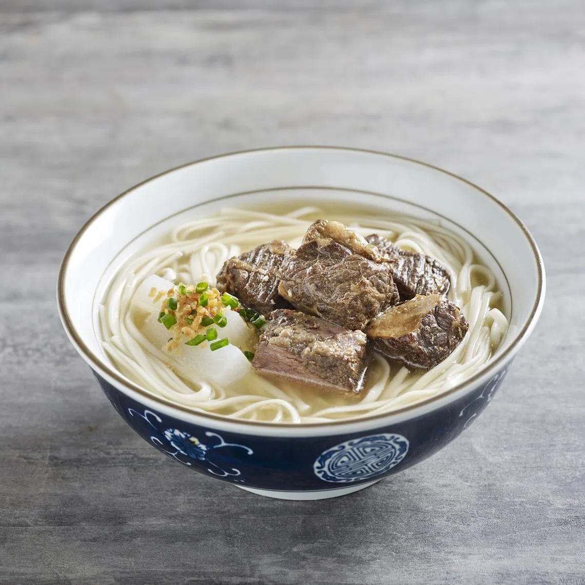 乐牛私房面家的稻庭乌冬面搭清炖和牛与白萝卜。（餐馆提供）