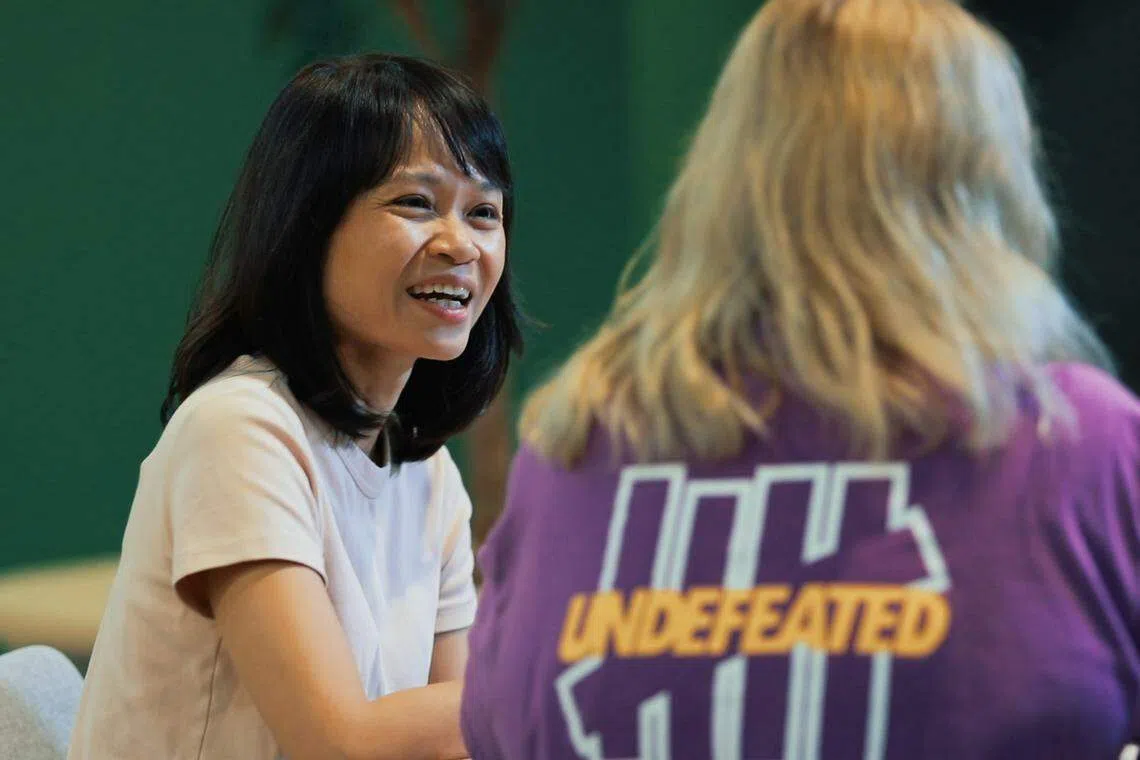 除了王琳雁耐心的陪伴，还有范秋丽自救、不放弃自己的决心，心中的抑郁才能得以开解。（视频截图）