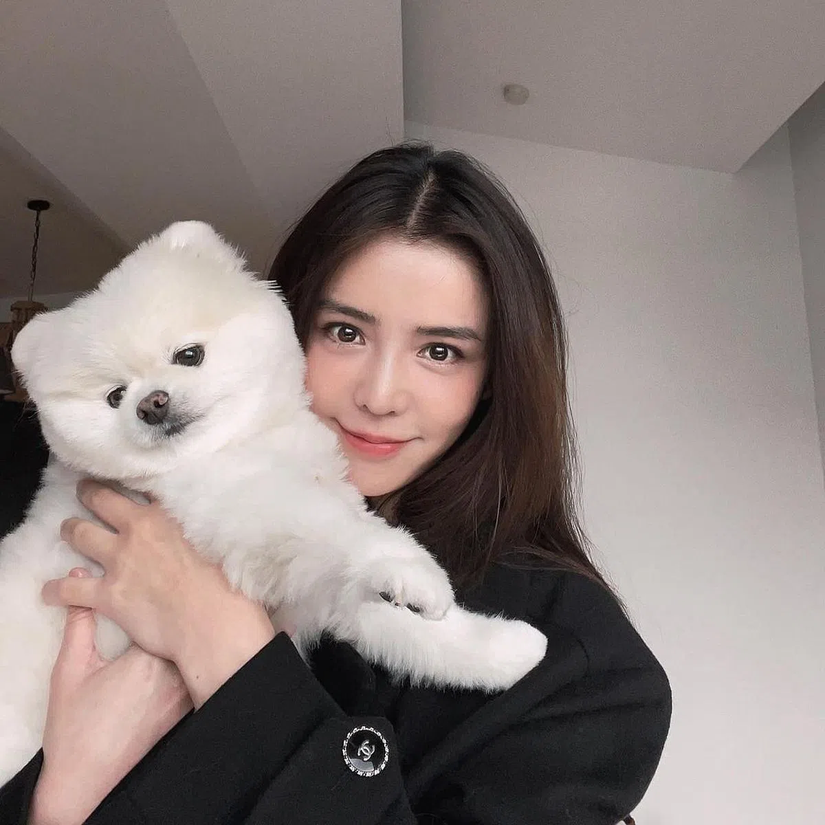 李毓芬新歌广告在电视转播中轰炸式播出。（互联网）