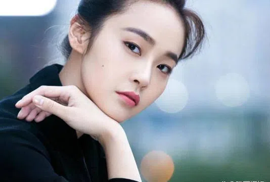 张佳宁被拍到在陈晓生日当天与他聚餐。（互联网）