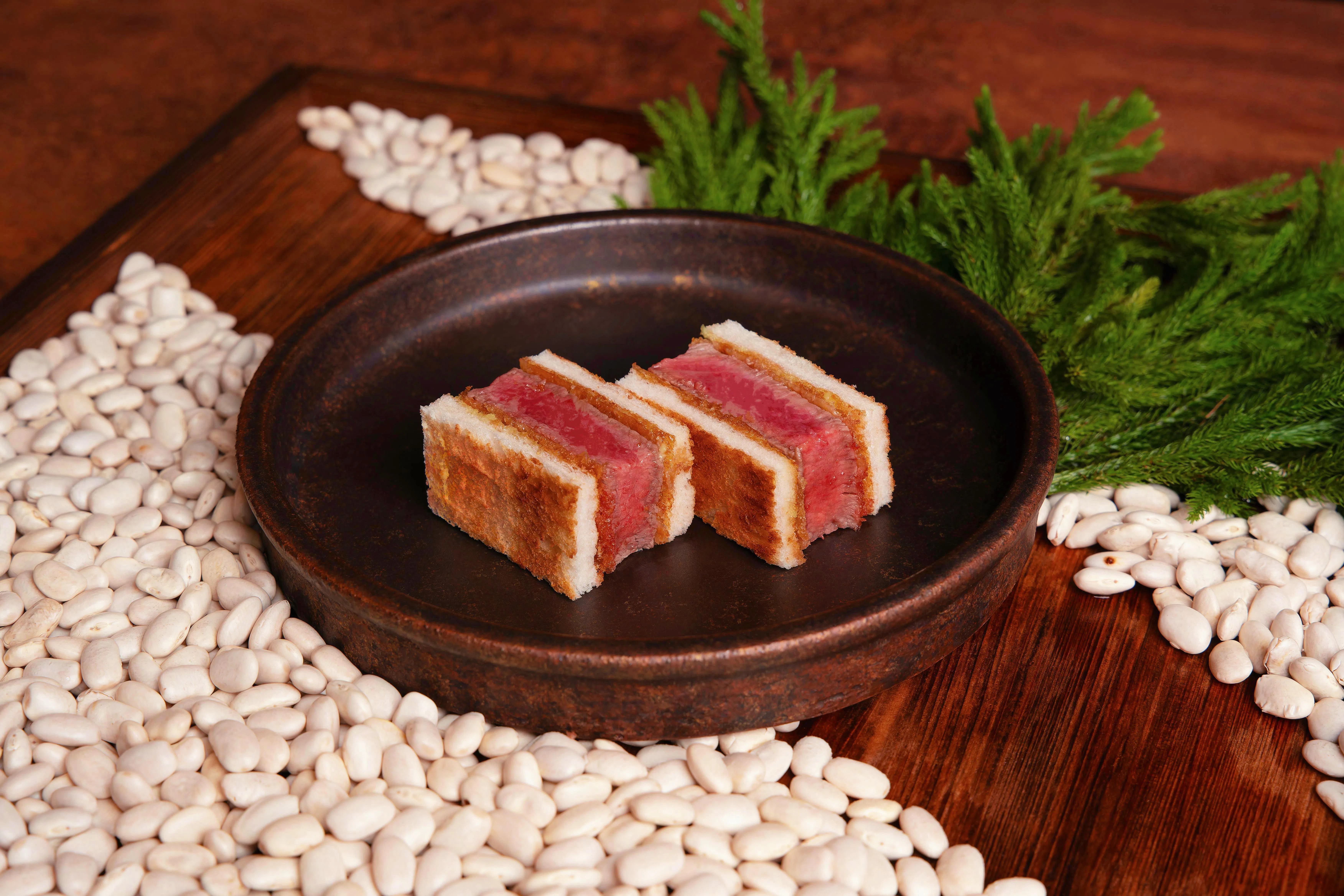 日式和牛三明治特选山形县米泽牛的菲力芯部位制作。（餐馆提供）