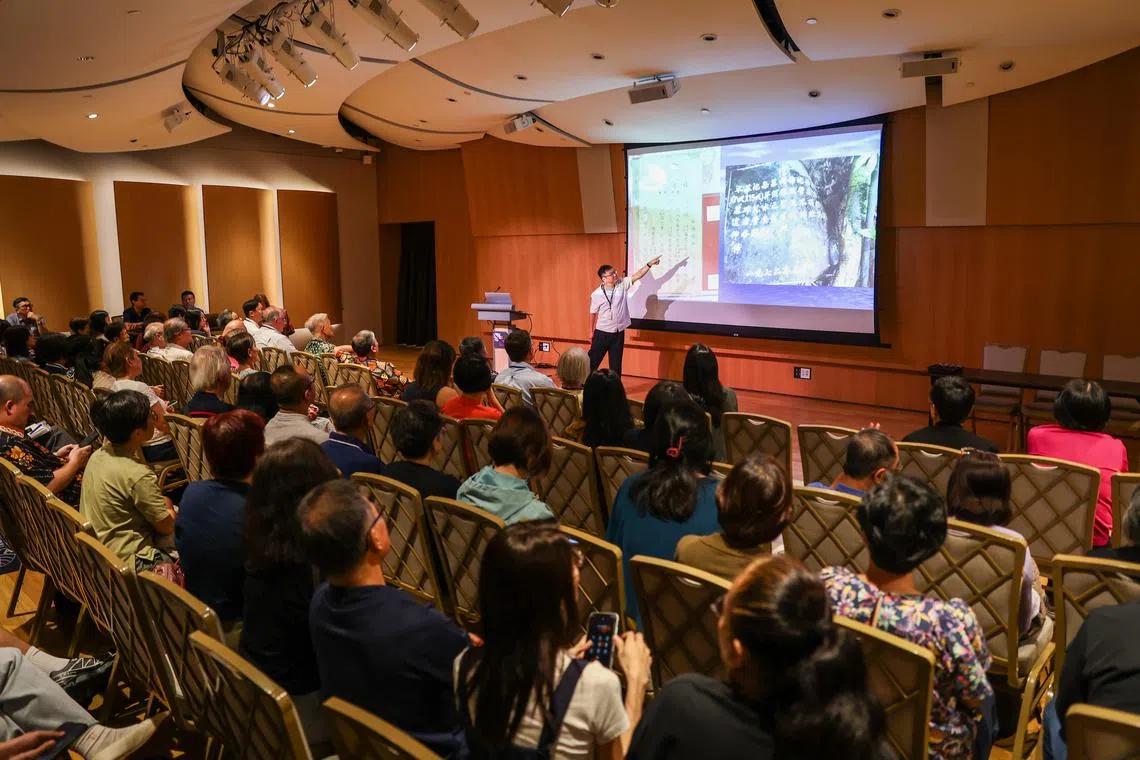 新加坡家族史研讨会是四家机构首次联合举办的活动，围绕研究方法、线上资源、族谱数码化及实地寻根等，分享各自经验与见解。（白艳琳摄）