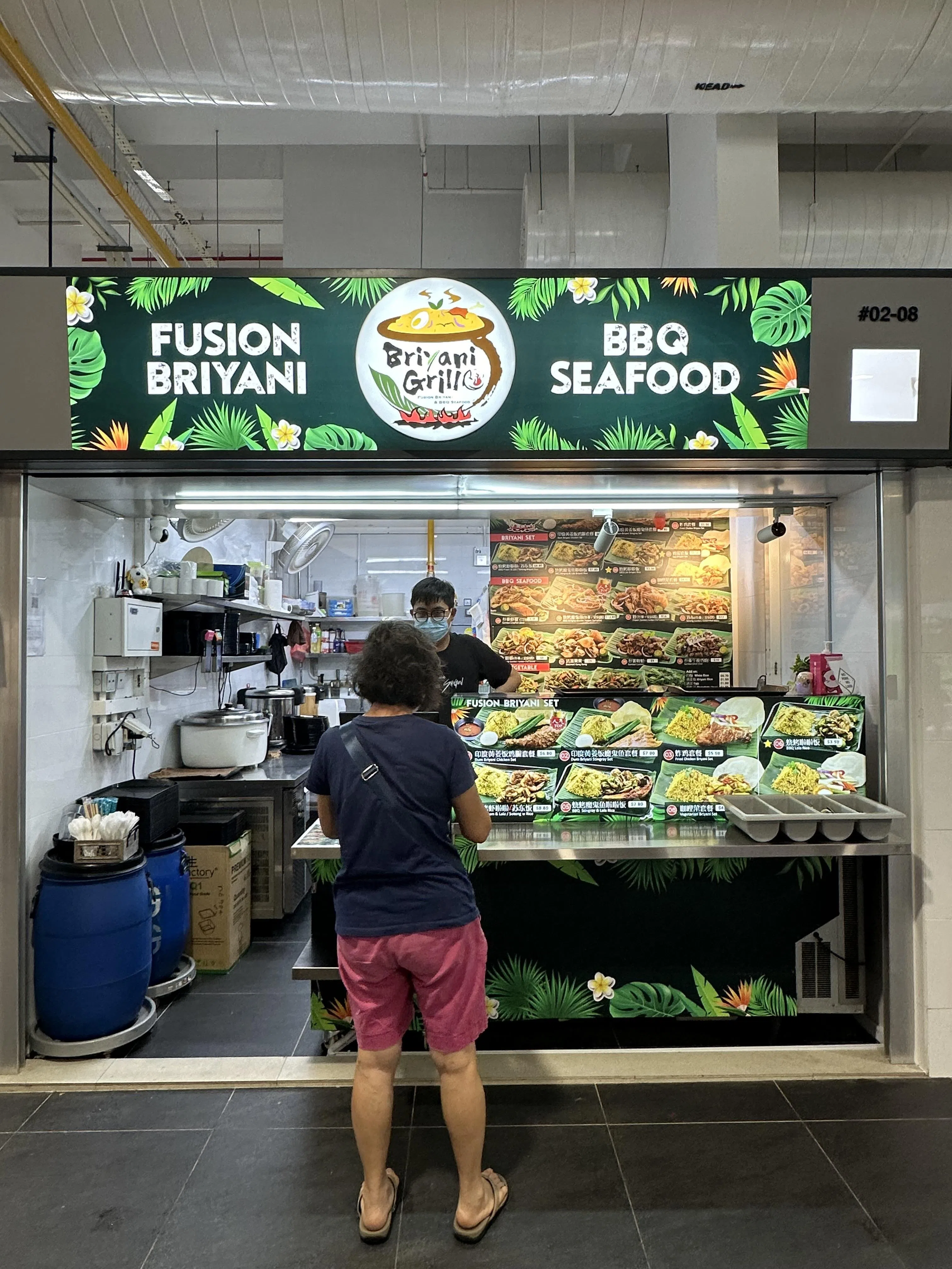Briyani Grill将印度黄姜饭与中式烧烤海鲜巧妙结合，为经典黄姜饭增添中式烧烤的独特风味。　　（叶晓虹摄）