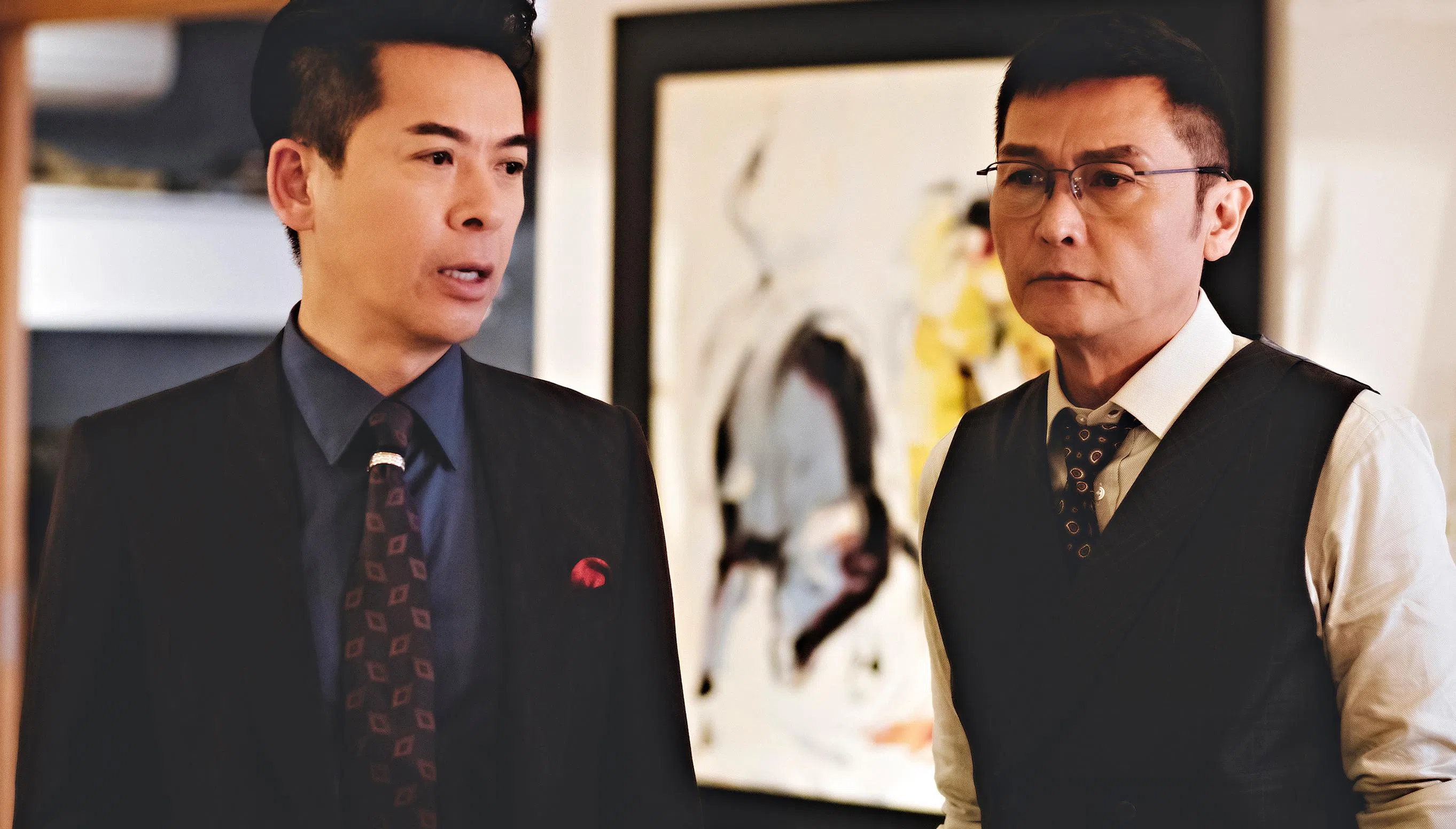 郭政鸿（左）和关礼杰饰演兄弟，剧中两人表面和气，实际上各怀鬼胎、有不可告人的秘密。（互联网）