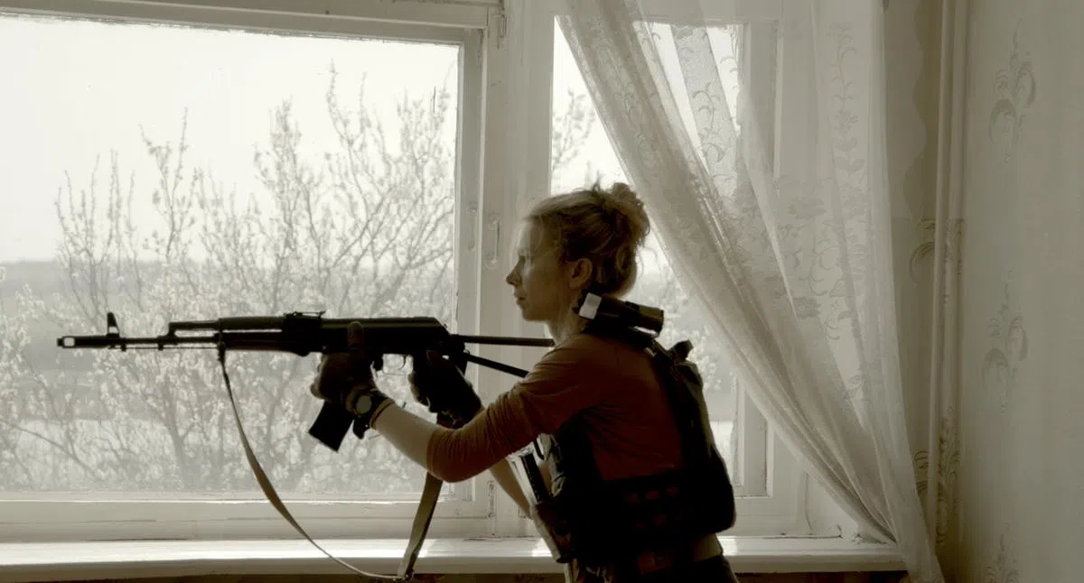 不出行动时，爱丽莎会在废弃房屋进行体能训练。（受访者提供）