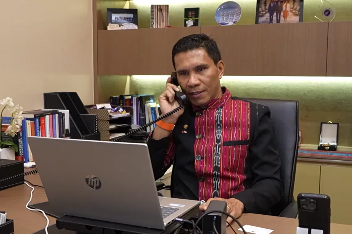 在蒂尔曼眼中，散落各地的东帝汶人，不只是“出国的人”，也是连接这个小国与世界的一座座桥梁。（视频截图）