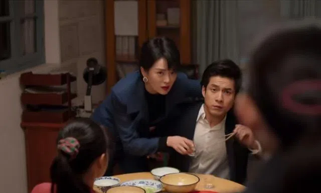 种丹妮（左）对韩东君一厢情愿。（互联网）