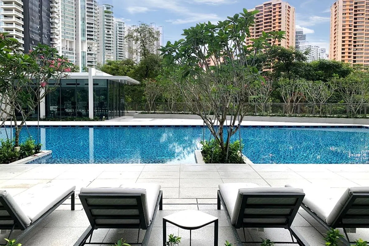 公寓的游泳池处于地势偏高的地段，也可饱览河畔景色。（图/星狮地产提供）