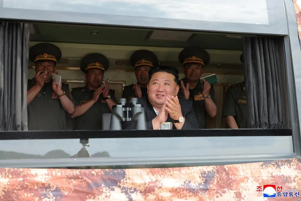 金正恩视察瞄准韩国主要设施的新型火箭炮和导弹