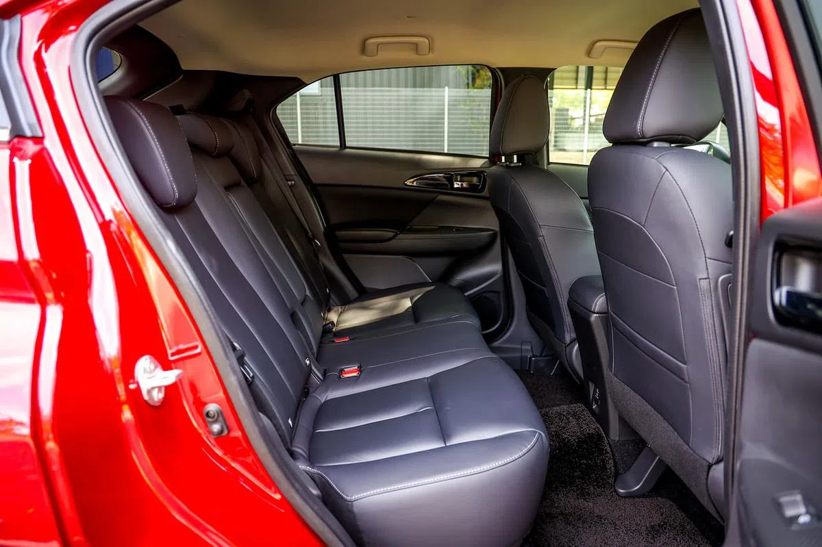 轴距维持在2670毫米，后座非常宽敞、舒适。