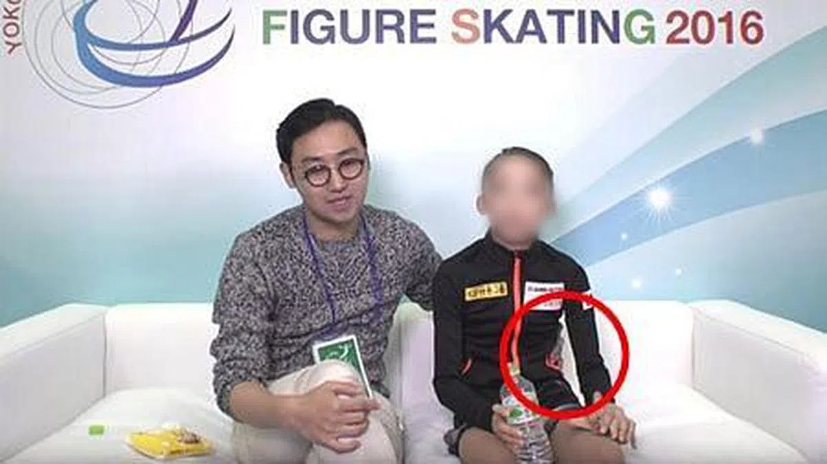 孙淡妃的小叔李奎贤曾被拍到手放在选手腰部。（图/互联网）