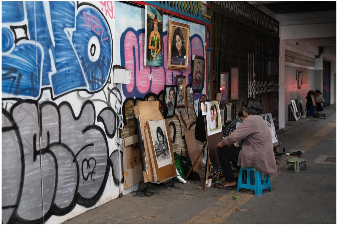 艺术在涂鸦墙边生长。（姚耀光摄）