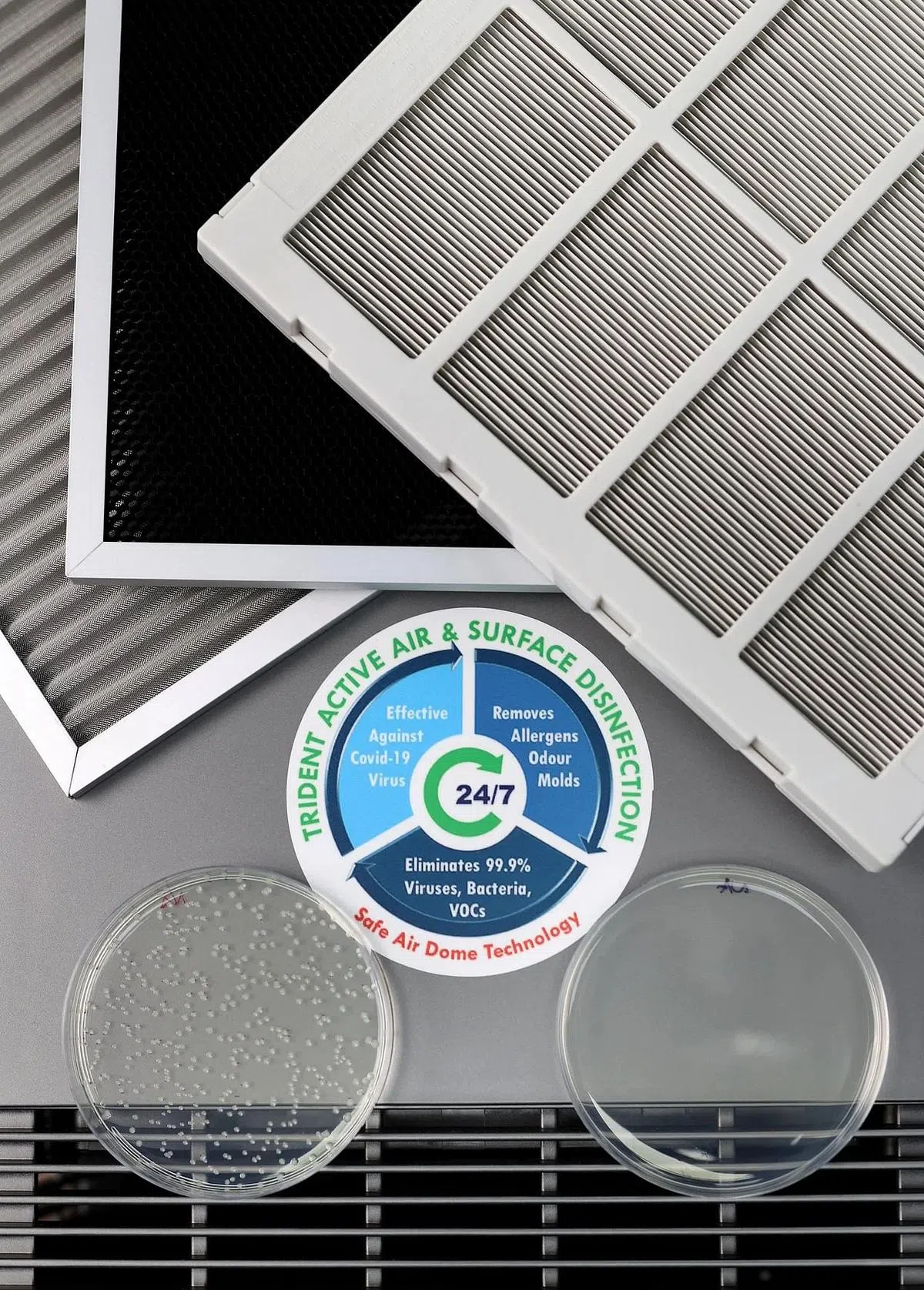 戴腾使用低温等离子技术、高科技石墨烯静电板与隐蔽紫外线C，来净化空气与消毒。（龙国雄摄）