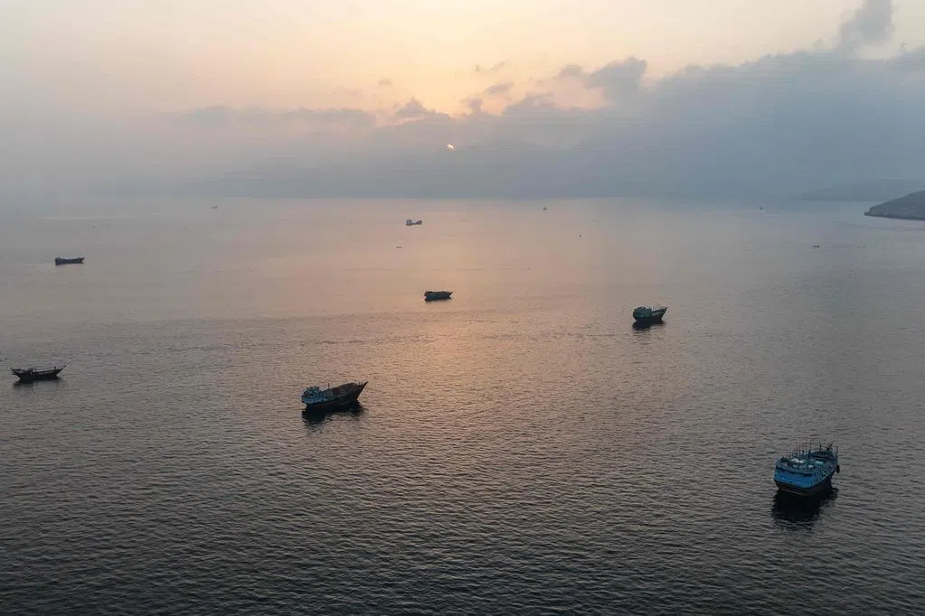 伊朗革命卫队：两艘油轮在霍尔木兹海峡爆炸起火