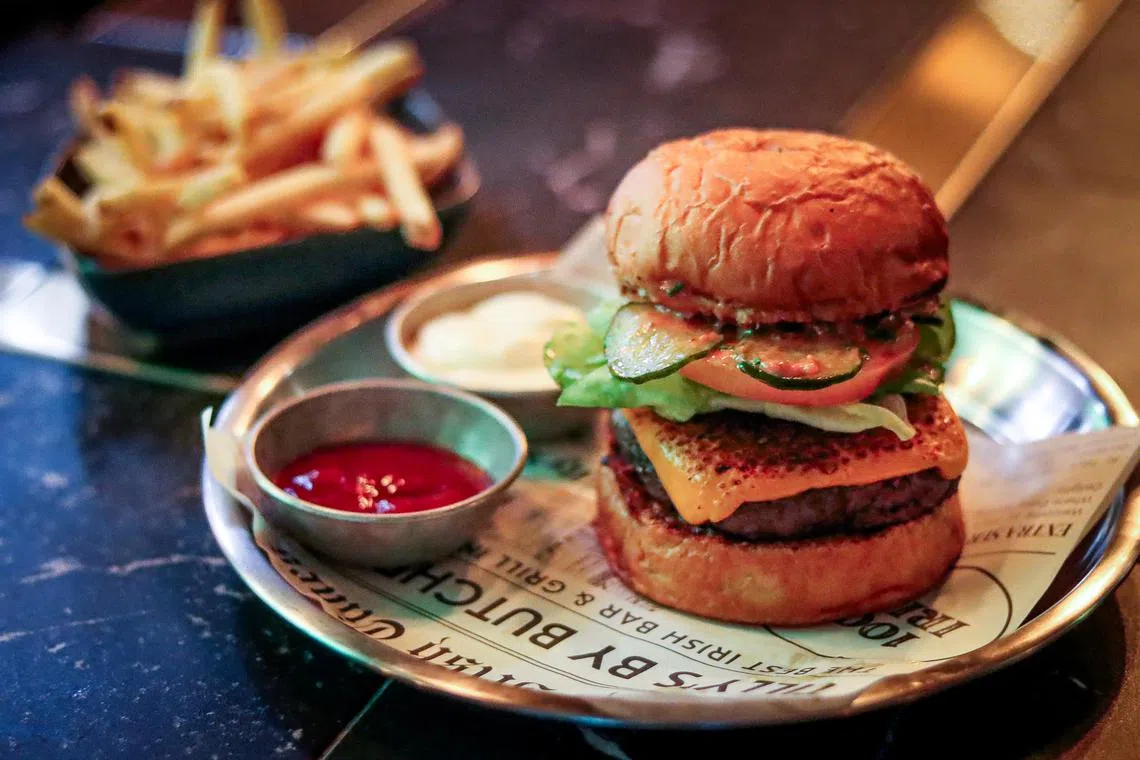 Tilly’s餐馆酒吧的主食之一是和牛汉堡。（餐馆提供）