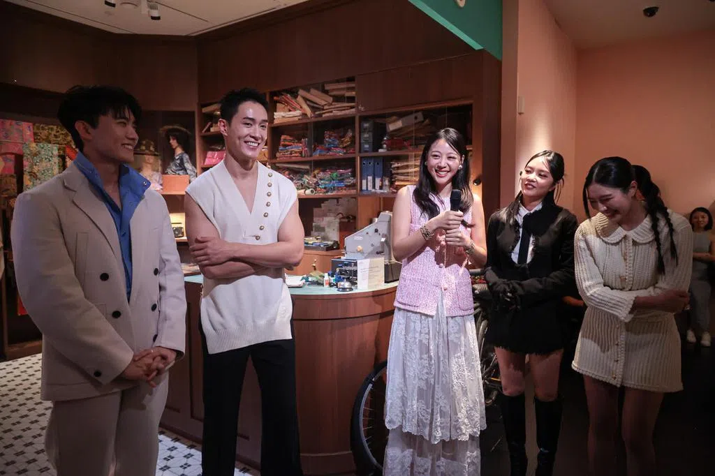 《翡翠山》23人大合照排位 谁是“大C位”？