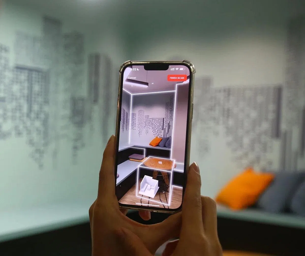 屋主可用手机Lidar镜头扫描住家，然后把图像上载到Homeez平台创造平面图。（陈福洲摄）