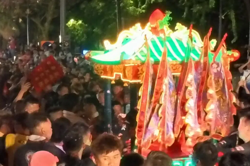 柔佛古庙众神巡游 30万人共襄盛举 | 联合早报