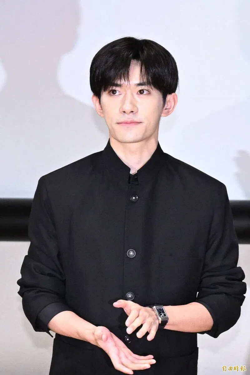 易烊千玺在《小小的我》当饰演性麻痹少年刘“春和”大飙演技出。（互联网）