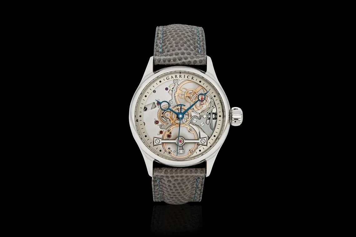 Garrick透过DB-G07自制机芯，以复杂擒纵与分配结构实现“死跳秒”效果。（GPHG提供）