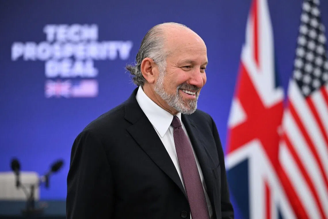 美国商务部长卢特尼克提出，美台各生产一半美国消费市场所需晶片的构想。图为卢特尼克9月18日出席在英国举行的商界领袖聚会。他陪同美国总统特朗普访问英国。（彭博社）