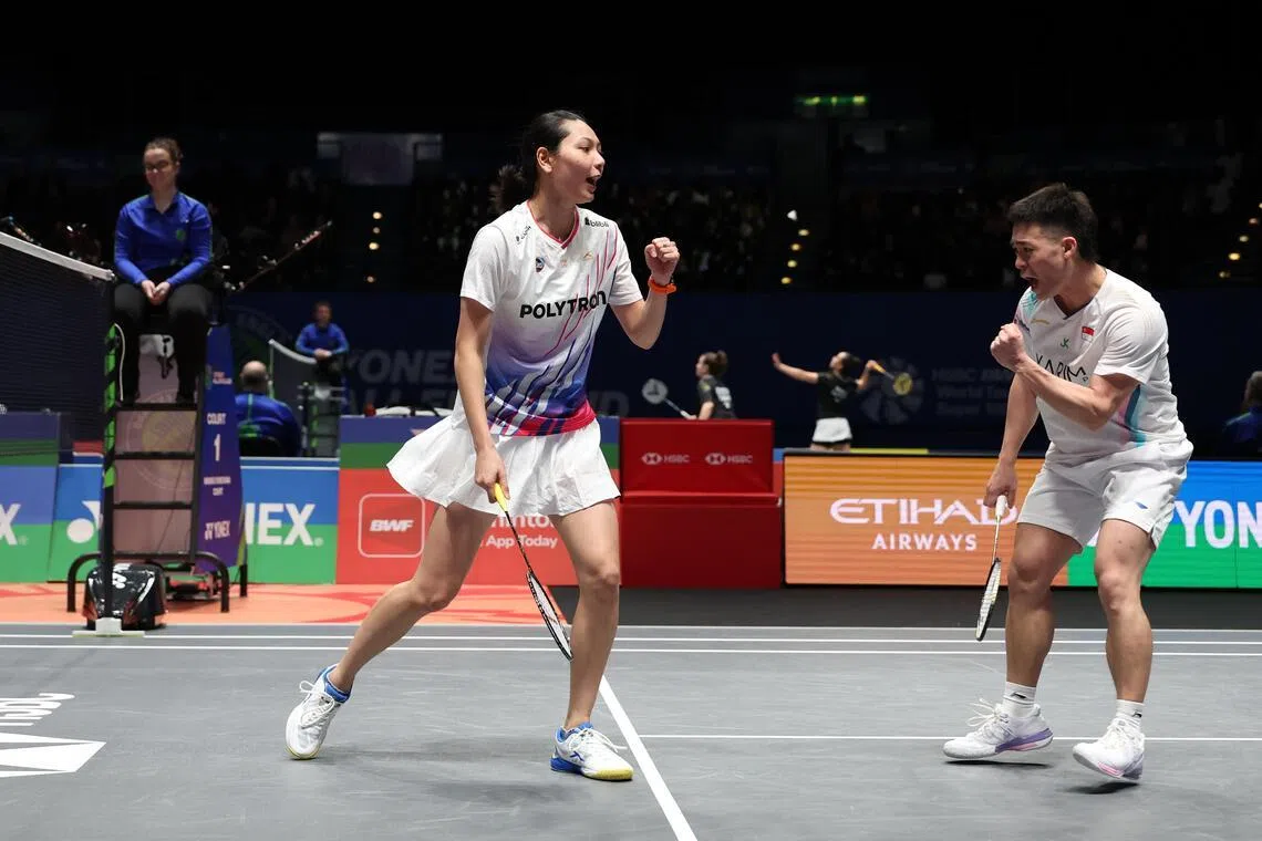 许永凯（右）／格洛丽亚激动庆祝得分，但无法将优势保持到最后。（Badmintonphoto提供）