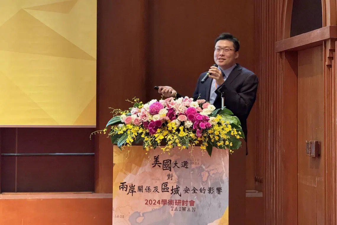 政治大学东亚研究所教授薛健吾10月4日指出，在台海安全问题上“以吓阻为主、不过度介入”，将是美国民主、共和两党最为理性的政策选择。 （缪宗翰摄）