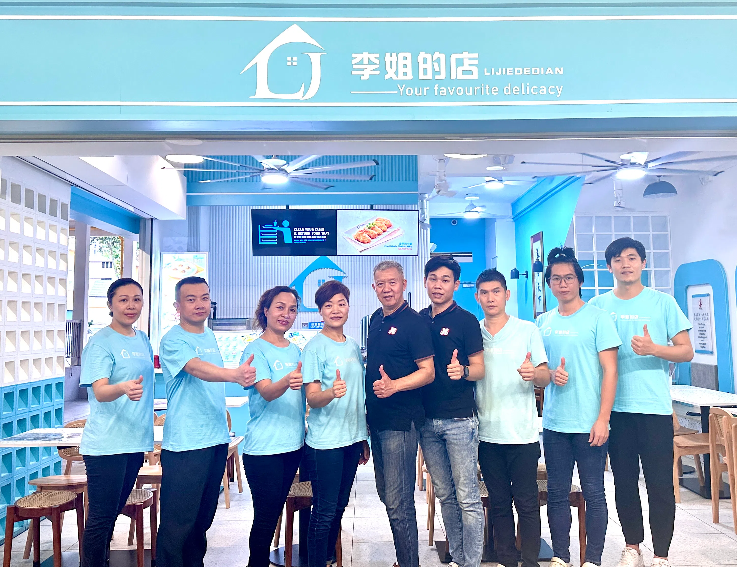 李姐的店提供真诚热情的服务，让顾客感受到家的温馨。（贺玉荣摄）