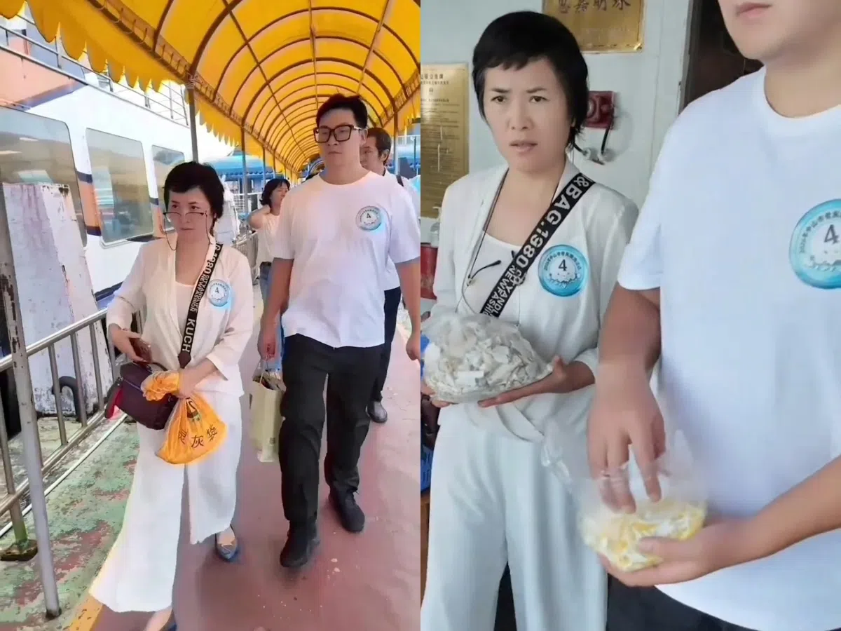 汤利萍（左右图左）手持陈观泰骨灰，搭船出海进行撒骨灰仪式。（互联网）