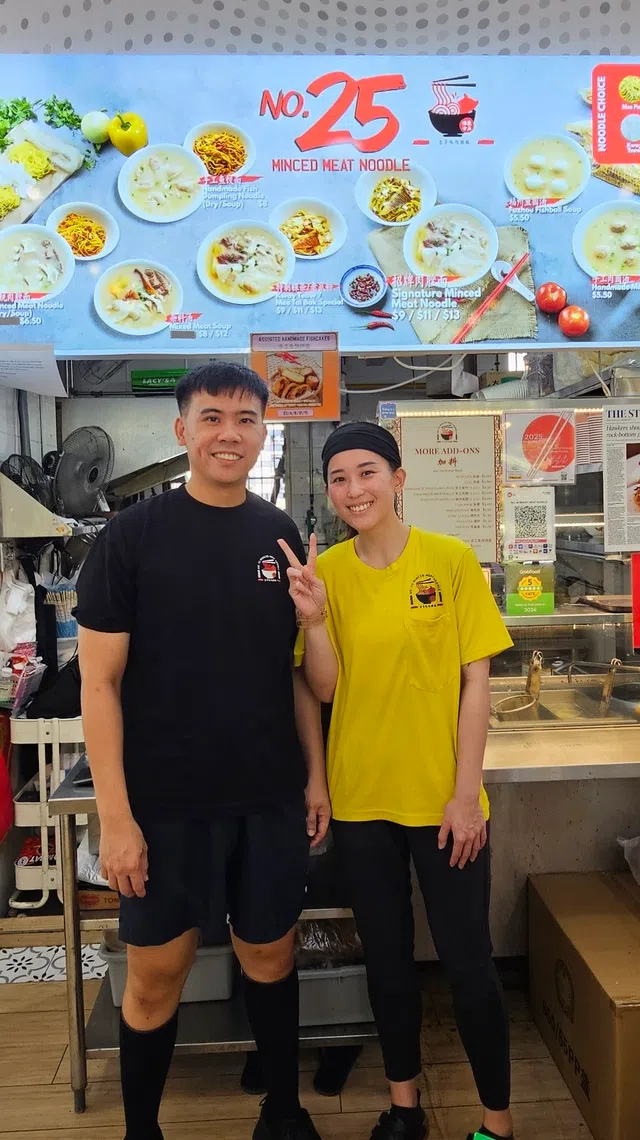 年轻夫妻档林檠恒（左）和吴靖恩，以独创肉脞面口味虏获食客芳心。（黄亿敏摄）