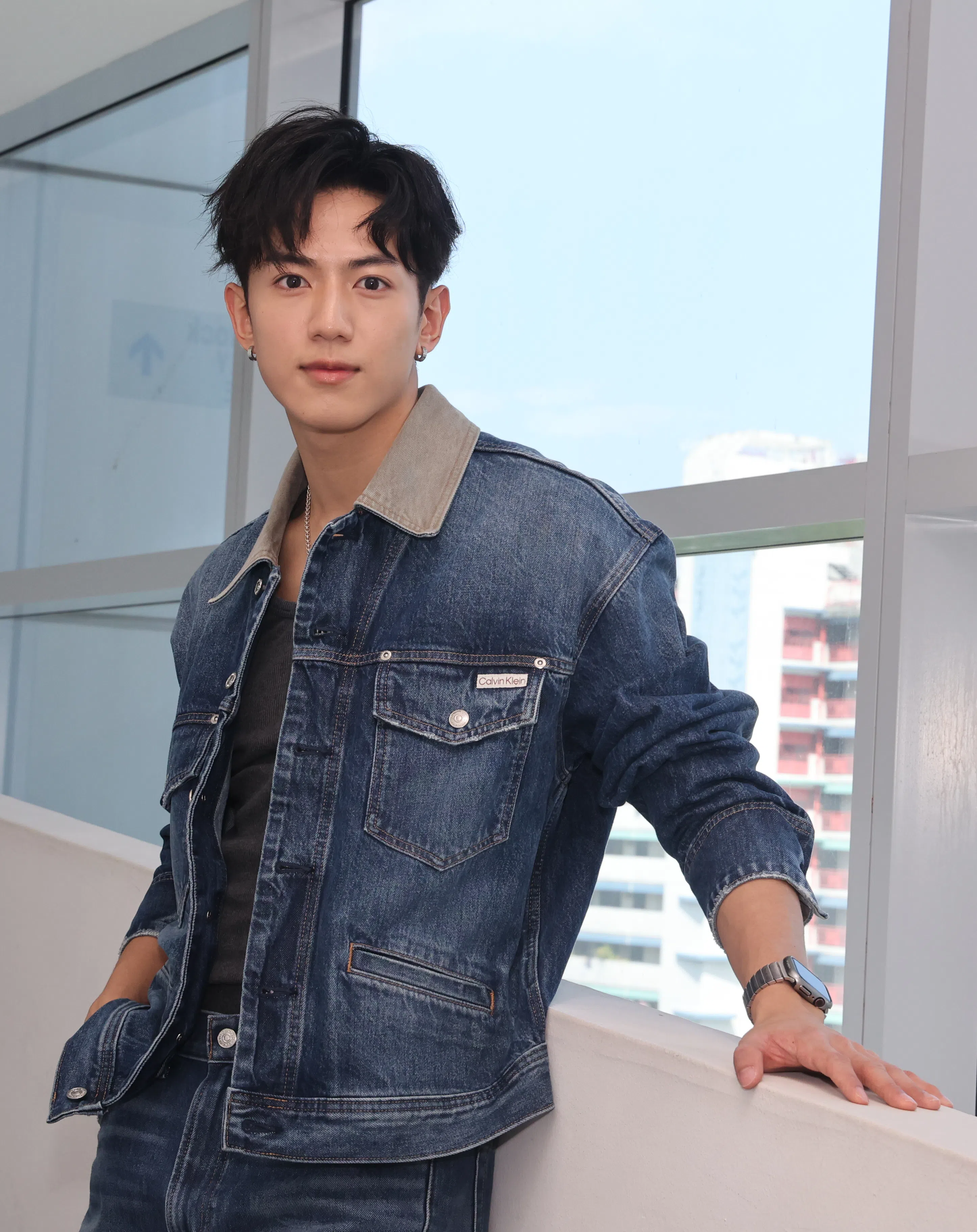 陈业文目前过着新加坡和上海两边跑的生活，并积极在上海参与试镜。（邬福梁摄）