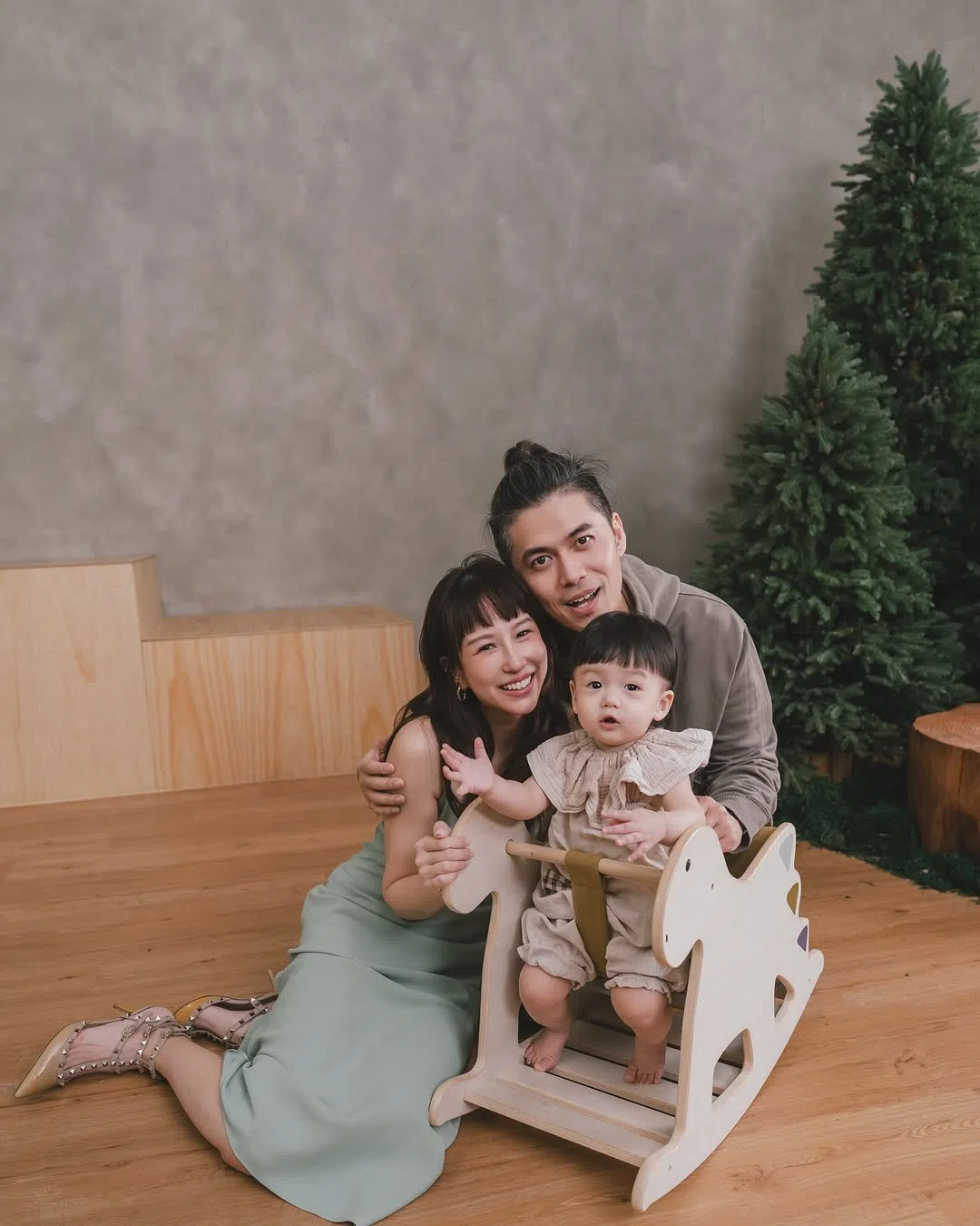 潘嘉丽在跨年之际分享最新的全家福。（取自艺人IG）