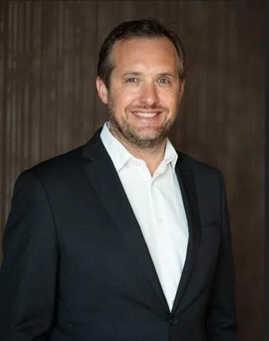 凯歌香槟高级酿酒师皮埃尔·卡塞纳夫（Pierre Casenav）认为2015年份贵妇桃红香槟陈年潜能至少二三十年。（酒商提供）