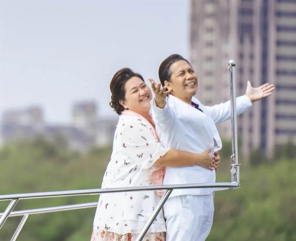 许杰辉（右）和锺欣凌正在拍《我的婆婆怎么那么可爱》第二季。（互联网）