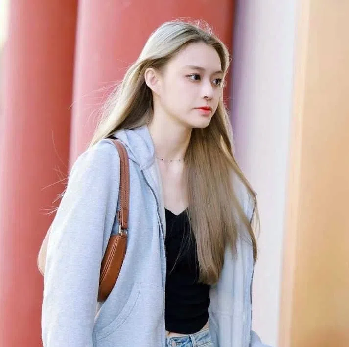 “小丸子”苏祐婕被拍到现身《创造营亚洲泰国季》的面试。（互联网）