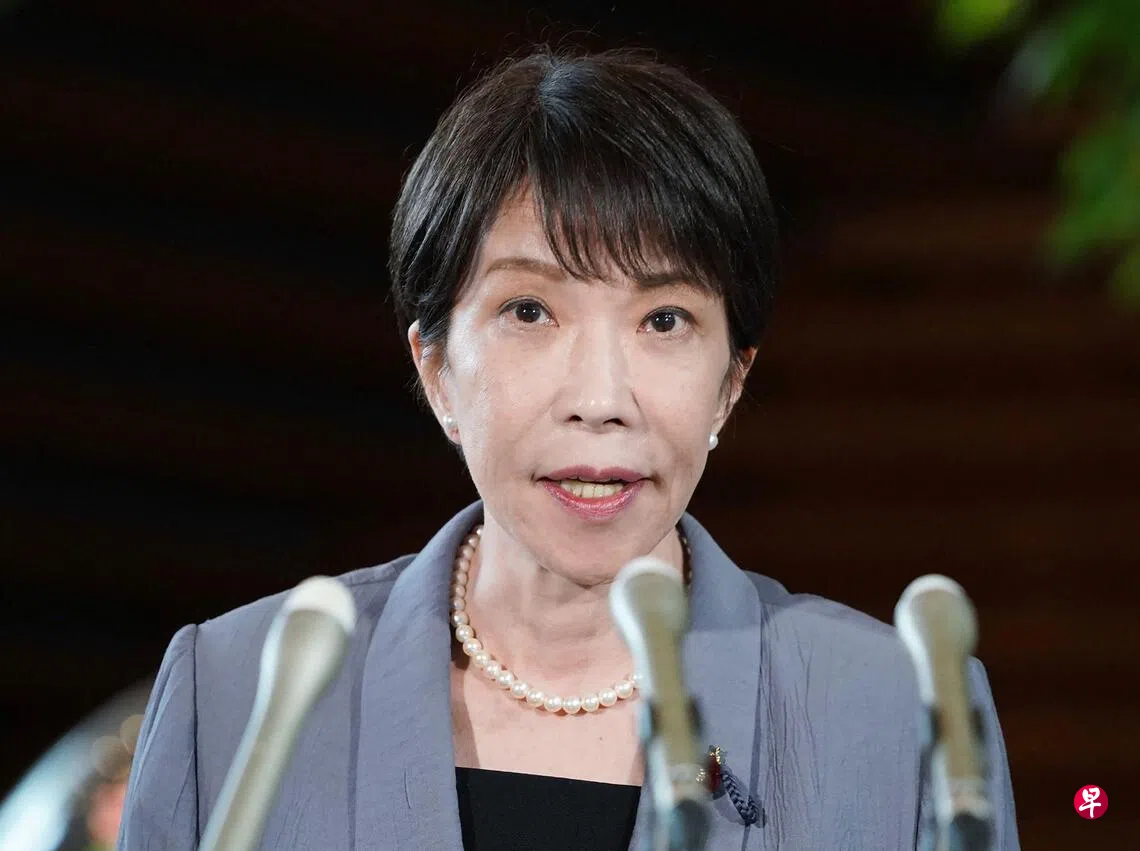 日本高市早苗政府本月初正式批准从明年4月起调低食品消费税两年，虽获49%民众支持，但也有大部分民众关注减税对国家财政的影响。 （法新社）