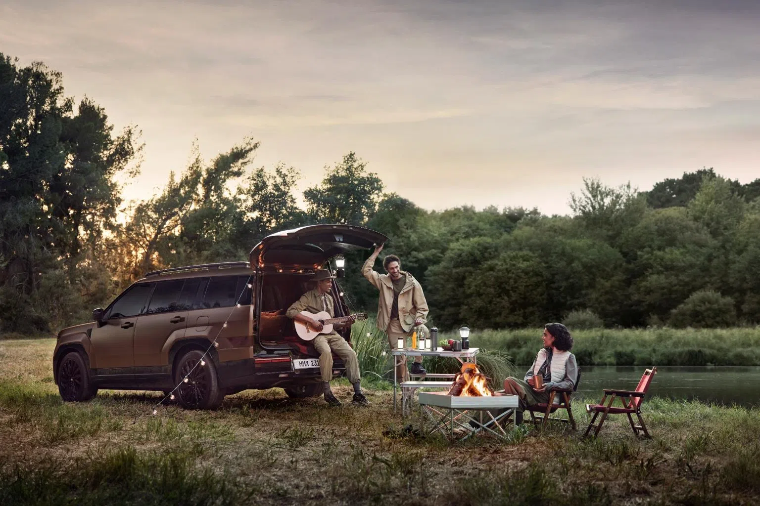 现代Santa Fe TurboHybrid混动车外形粗犷且富有结构感，兼具性能表现和舒适的驾乘体验。（图/Hyundai提供）