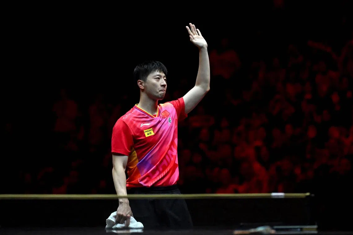 马龙赛后向观众挥手致意。（法新社）