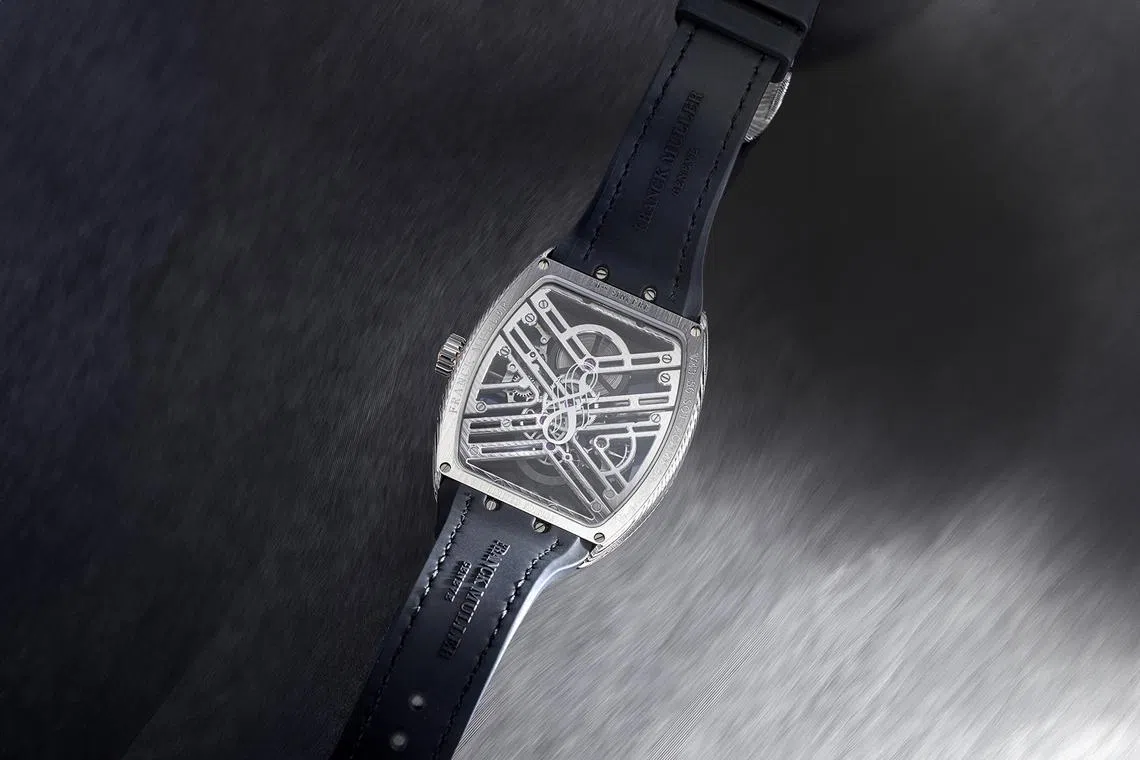 Vanguard Damascus Steel Sincere Platinum Jubilee Edition的表壳、镂空机芯、表冠和表扣全由大马士革精钢制成。（法穆兰提供）