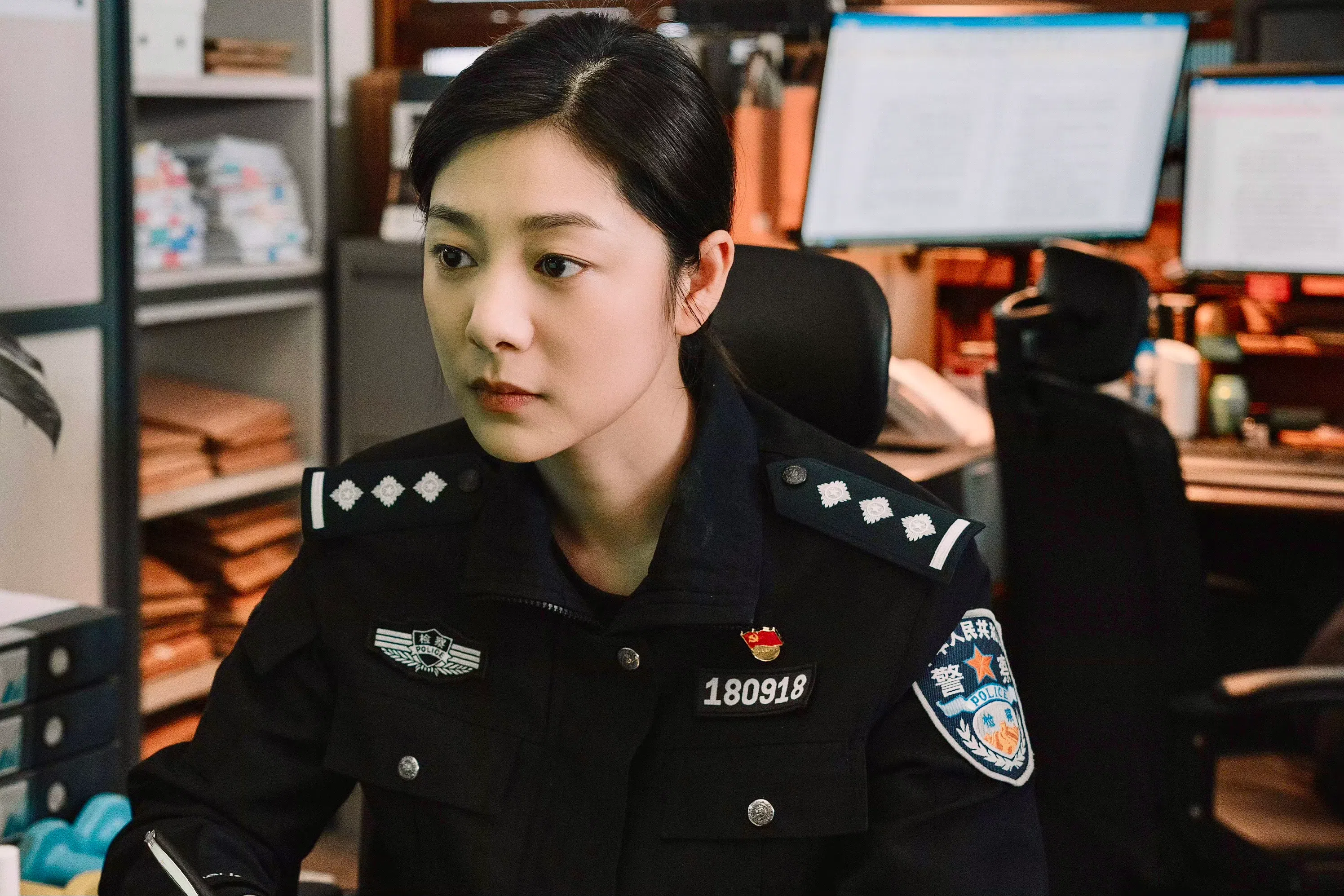 王真儿形容大荔个性刚正不阿，是一名很有力量感的女警。（取自剧集微博）