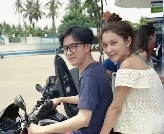 薛之谦与李雨桐旧照。（互联网）