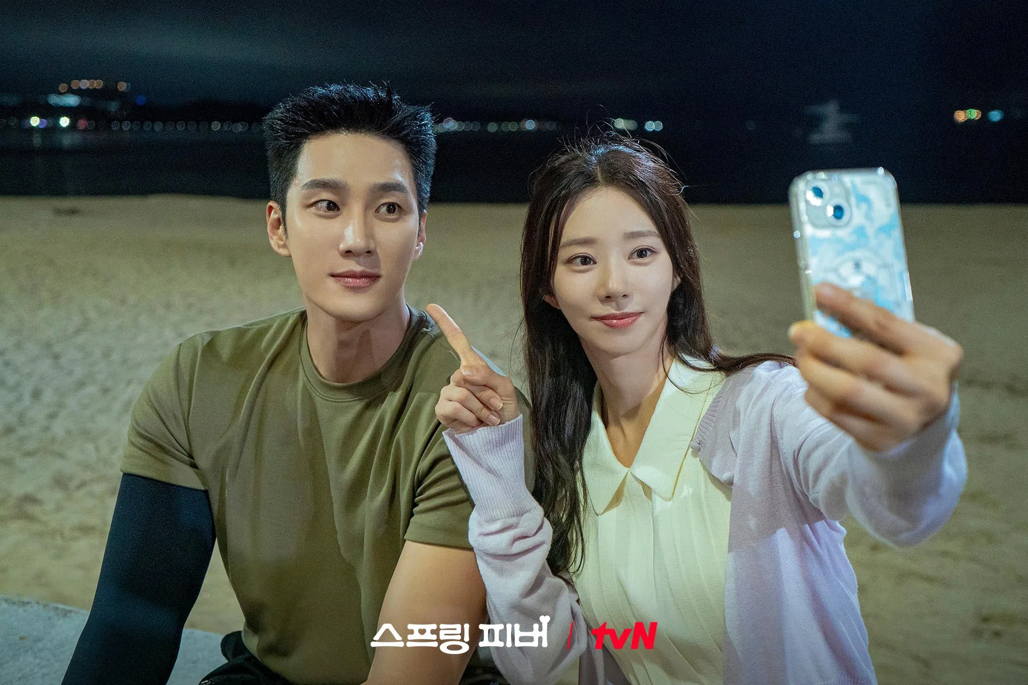 安普贤和李主傧演绎搞笑又治愈的爱情故事。（取自tvN Drama脸书）