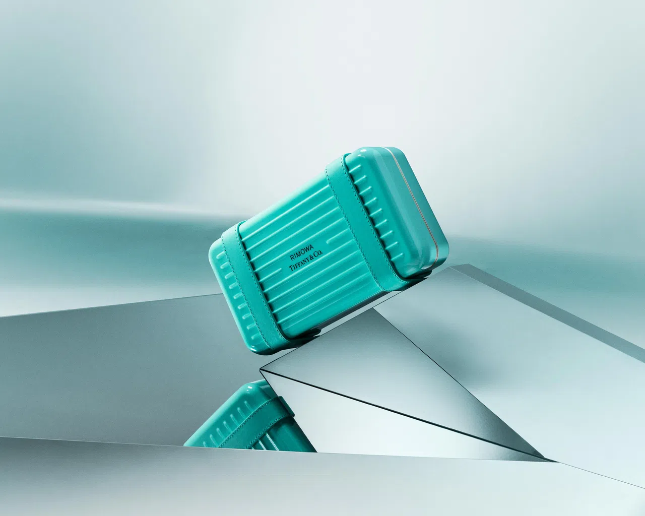Rimowa x Tiffany & Co限量联名系列迷你箱还原了迷人的蒂芙尼蓝。（品牌提供）
