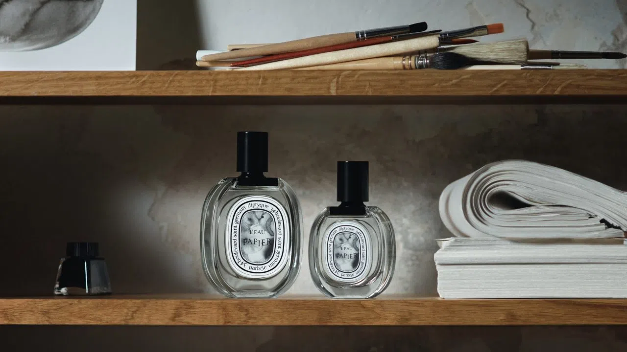 Diptyque香氛的“L’Eau Papier”香水从书页的香味汲取灵感。（取自品牌网站）