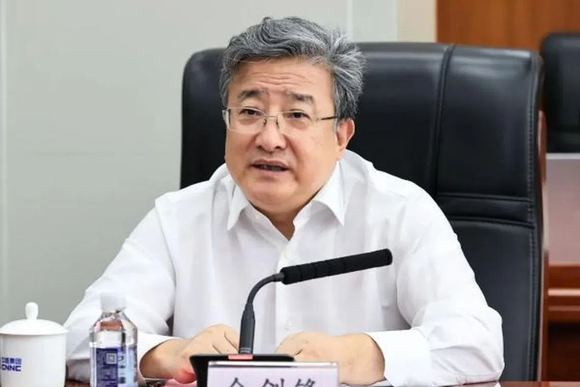 香港《星岛日报》指出，公司人事变动显示，今年59岁的中核集团董事长余剑锋已经被免职。（互联网）