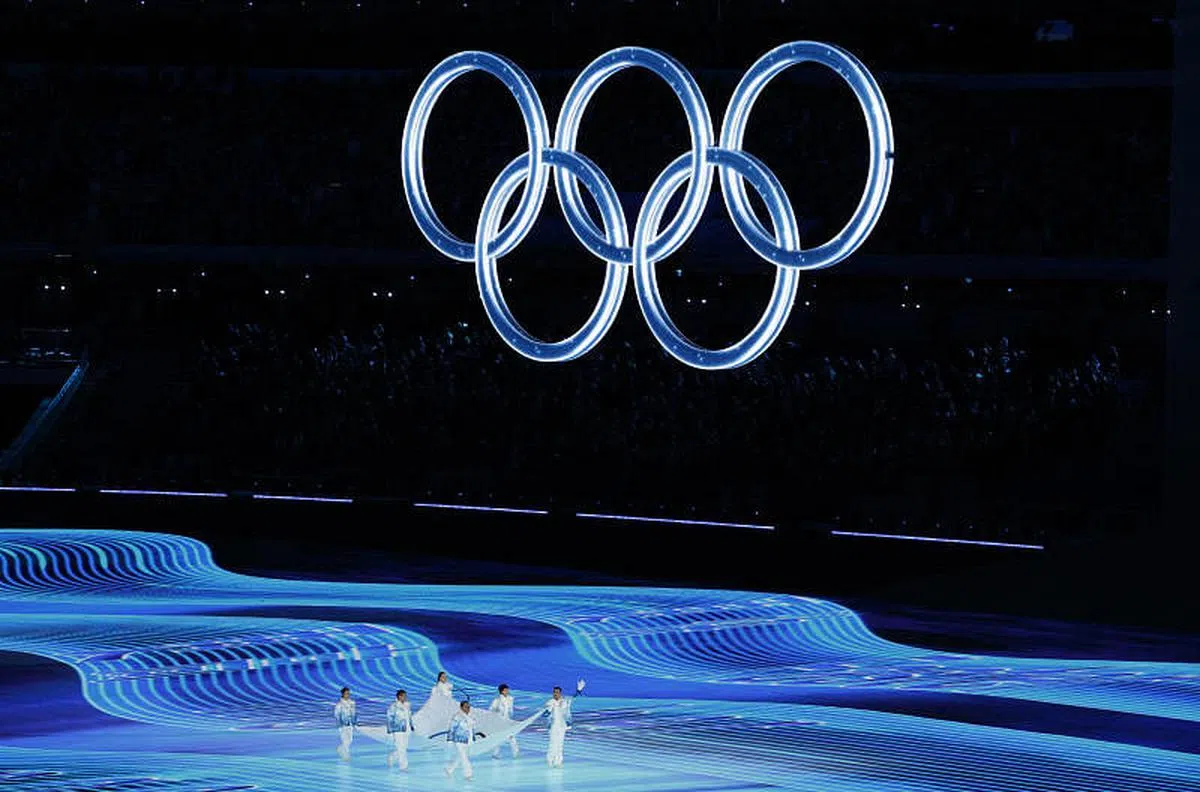 奥林匹克会旗进入鸟巢体育场。（路透社）