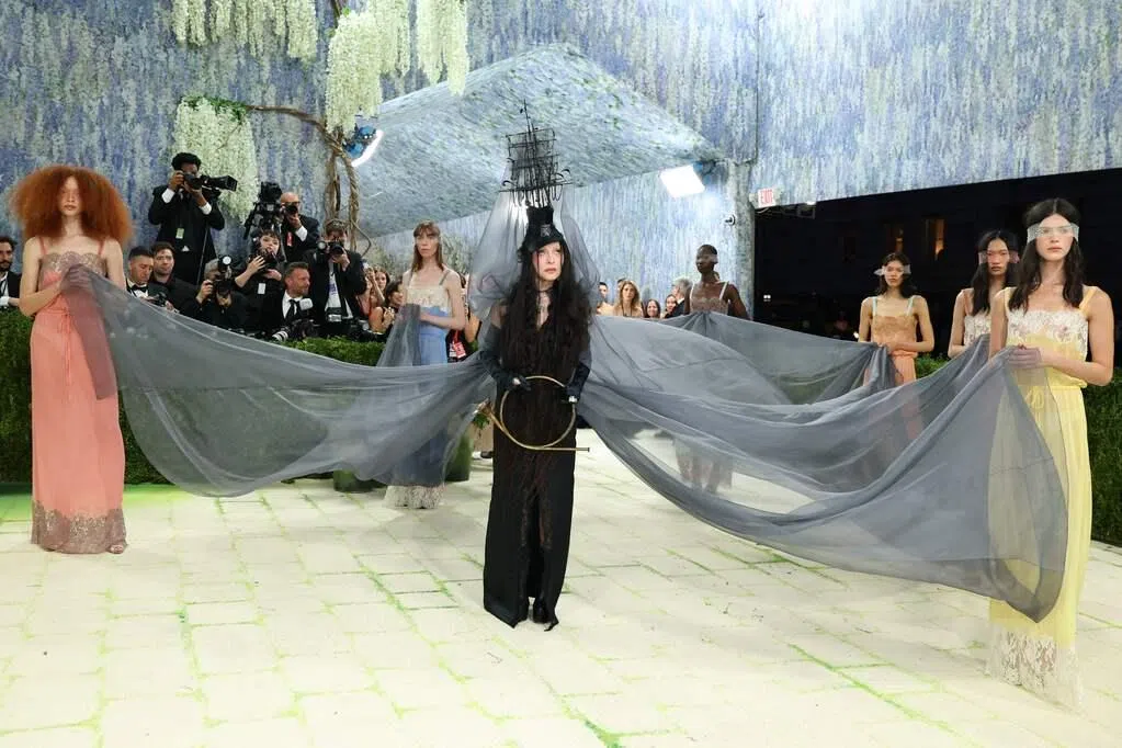 麦当娜Met Gala“船帽”藏玄机：致敬制帽大师 溯源美国历史